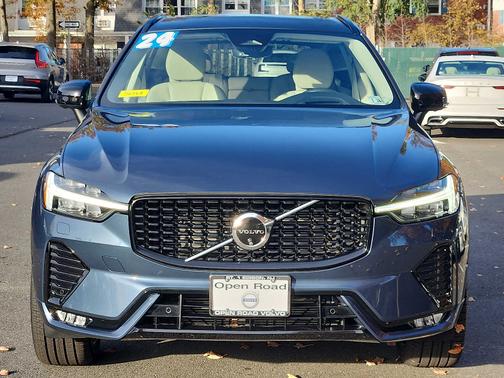 2024 Volvo XC60 B5 Ultimate Dark