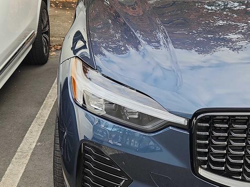 2024 Volvo XC60 B5 Ultimate Dark