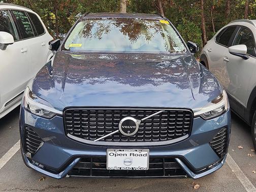 2024 Volvo XC60 B5 Ultimate Dark