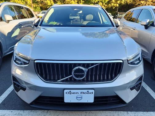 2024 Volvo XC40 B5 Plus Bright