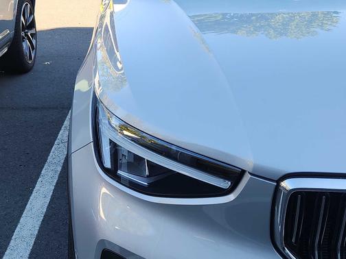 2024 Volvo XC40 B5 Plus Bright
