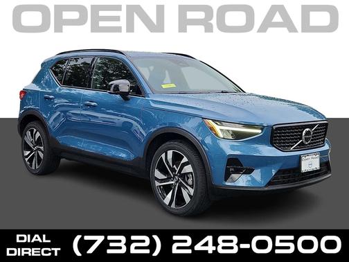 2023 Volvo XC40 B5 AWD Plus Dark