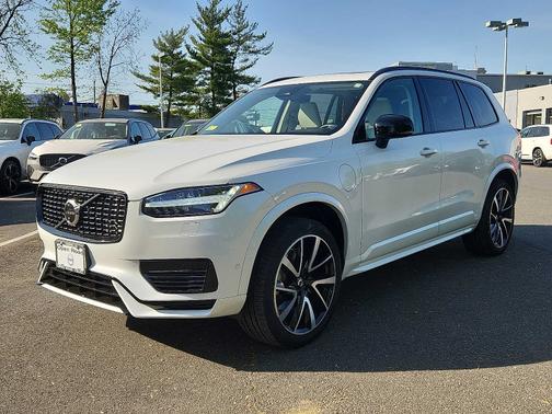 2023 Volvo XC90 Recharge Plug-In Hybrid Plus Dark 7-Seater