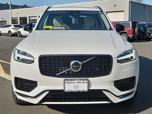 2023 Volvo XC90 Recharge Plug-In Hybrid Plus Dark 7-Seater