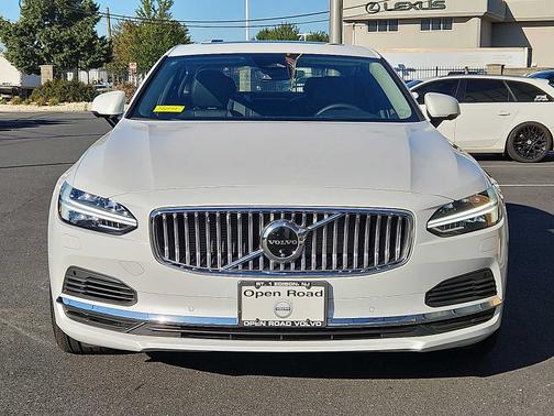 2024 Volvo S90 Recharge Plug-In Hybrid T8 Ultimate