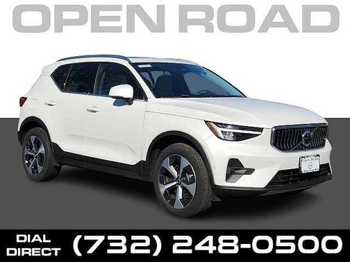 Crystal White 2023 Volvo XC40 Plus