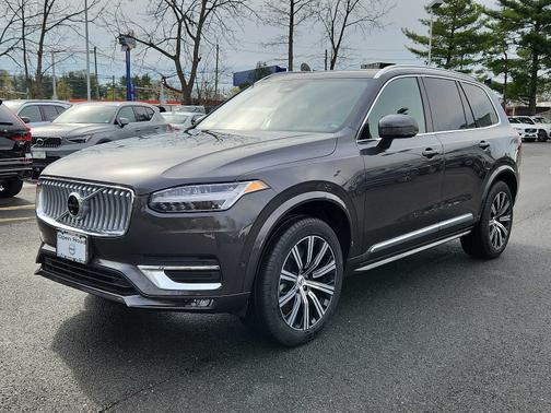 2025 Volvo XC90 B5 Plus