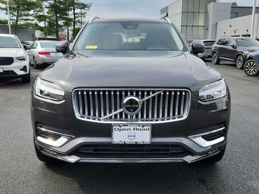 2025 Volvo XC90 B5 Plus