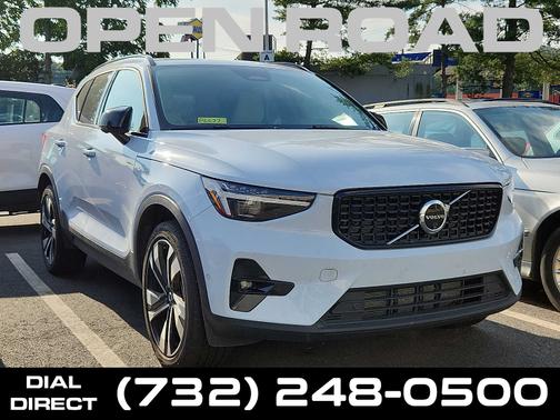 2024 Volvo XC40 B5 Ultimate Dark