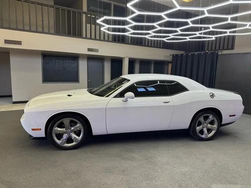 Bright White Clearcoat 2012 Dodge Challenger SXT