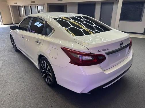 White 2018 Nissan Altima 2.5 SV