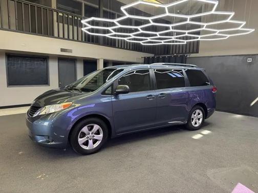 Shoreline Blue Pearl 2014 Toyota Sienna LE