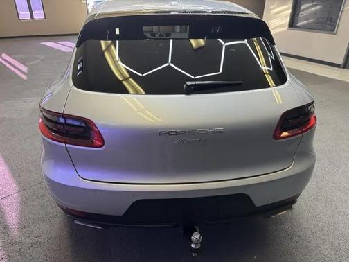 Rhodium Silver Metallic 2017 Porsche Macan Macan