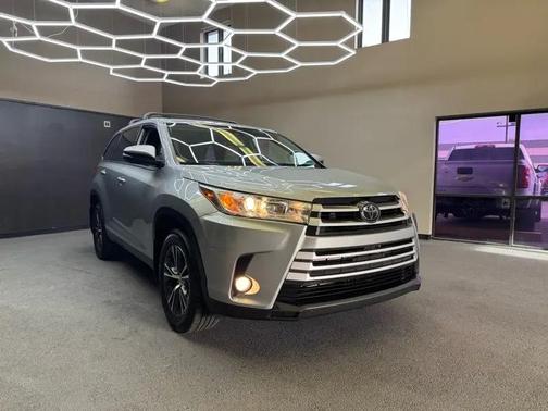 Gray 2019 Toyota Highlander LE Plus