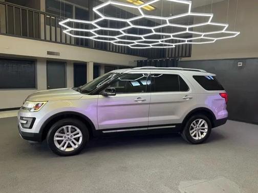 Ingot Silver Metallic 2017 Ford Explorer XLT