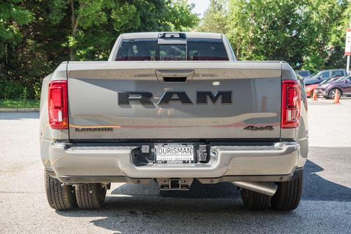 Ceramic Gray Clearcoat 2026 RAM 3500 Laramie Crew Cab 4x4 8' Box