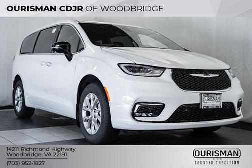 Bright White Clearcoat 2026 Chrysler Pacifica Limited