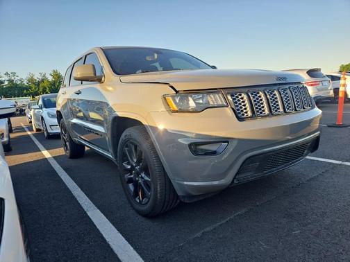 Sting-Gray Clearcoat 2020 Jeep Grand Cherokee Altitude