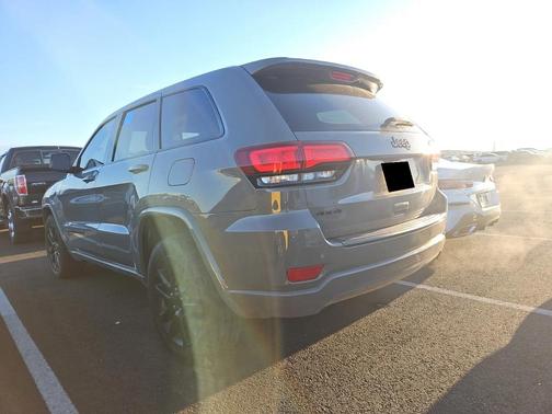 Sting-Gray Clearcoat 2020 Jeep Grand Cherokee Altitude