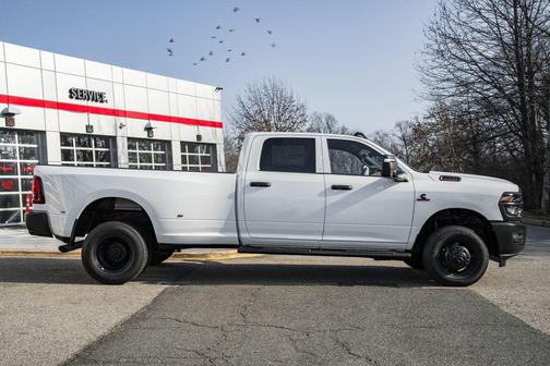 2026 RAM 3500 Tradesman Crew Cab 4x4 8' Box