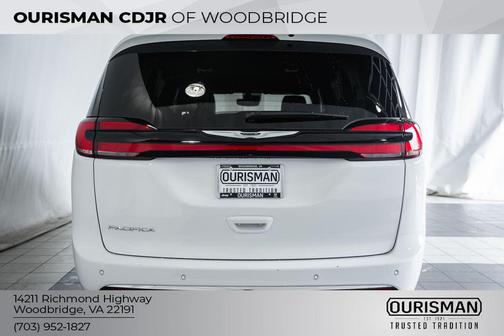 Bright White Clearcoat 2025 Chrysler Pacifica L