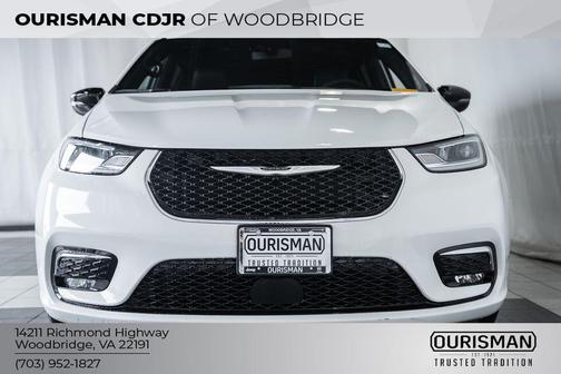 Bright White Clearcoat 2025 Chrysler Pacifica L