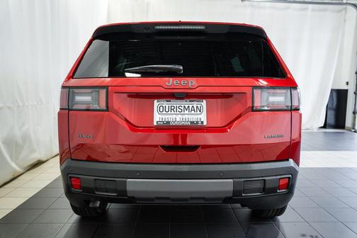 Red Hot Pearlcoat 2026 Jeep Cherokee Laredo 4x4