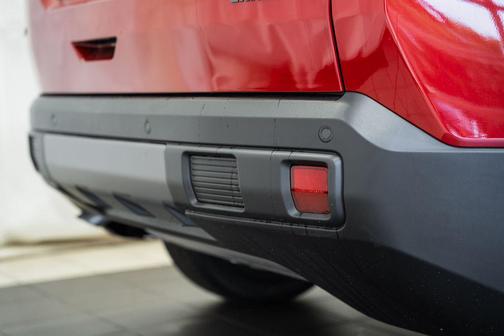 Red Hot Pearlcoat 2026 Jeep Cherokee Laredo 4x4