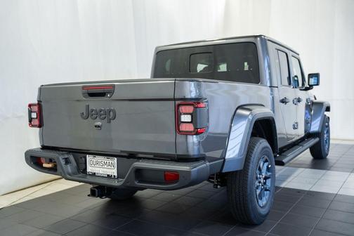 Granite Crystal Metallic Clearcoat 2026 Jeep Gladiator 85th Anniversary Edition 4x4