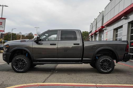 2026 RAM 2500 Tradesman Crew Cab 4x4 6'4' Box