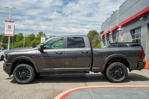 Granite Crystal Metallic Clearcoat 2026 RAM 2500 Limited Crew Cab 4x4 6'4' Box