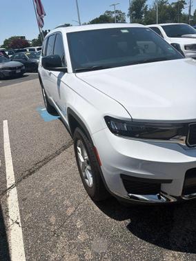 Bright White Clearcoat 2024 Jeep Grand Cherokee L Laredo