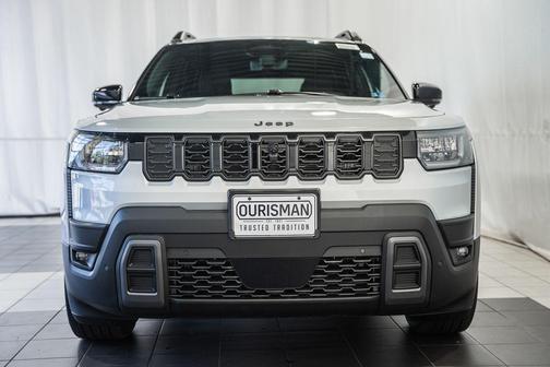 Silver Zynith Clearcoat 2026 Jeep Cherokee Overland