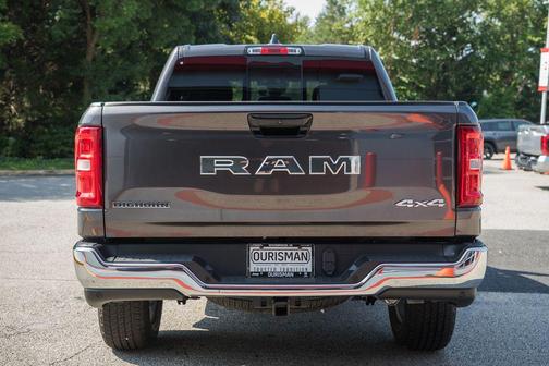 Granite Crystal Metallic Clearcoat 2026 RAM 1500 Big Horn/Lone Star