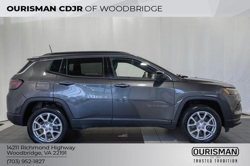 Granite Crystal Metallic Clearcoat 2023 Jeep Compass Latitude Lux