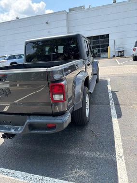 Granite Crystal Metallic Clearcoat 2022 Jeep Gladiator Sport S