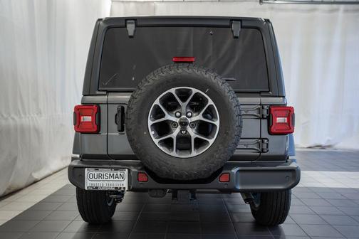 Granite Crystal Metallic Clearcoat 2026 Jeep Wrangler Sport S