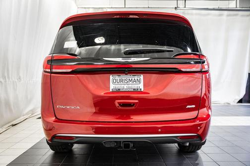 Red Hot Pearlcoat 2026 Chrysler Pacifica L