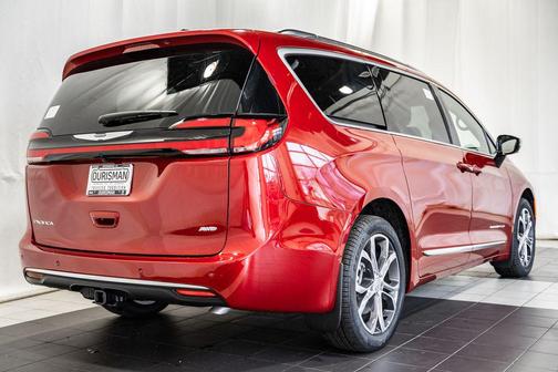 Red Hot Pearlcoat 2026 Chrysler Pacifica L