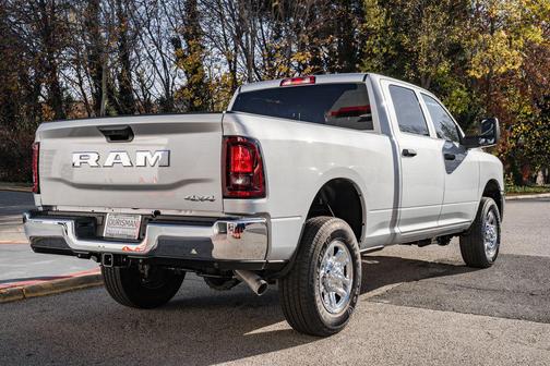 2026 RAM 2500 Tradesman Crew Cab 4x4 6'4' Box