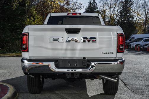 2026 RAM 2500 Tradesman Crew Cab 4x4 6'4' Box