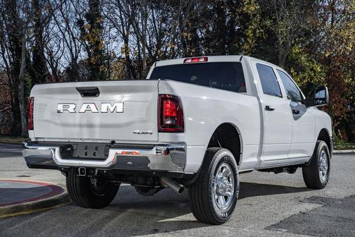 2026 RAM 2500 Tradesman Crew Cab 4x4 6'4' Box