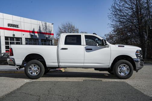 2026 RAM 2500 Tradesman Crew Cab 4x4 6'4' Box