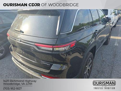 Diamond Black Crystal Pearlcoat 2023 Jeep Grand Cherokee Limited