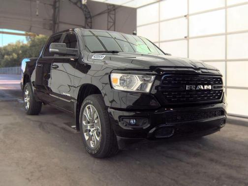 Diamond Black Crystal Pearlcoat 2023 RAM 1500 Big Horn/Lone Star