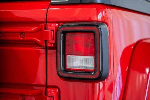 Firecracker Red Clearcoat 2022 Jeep Wrangler Unlimited Sahara