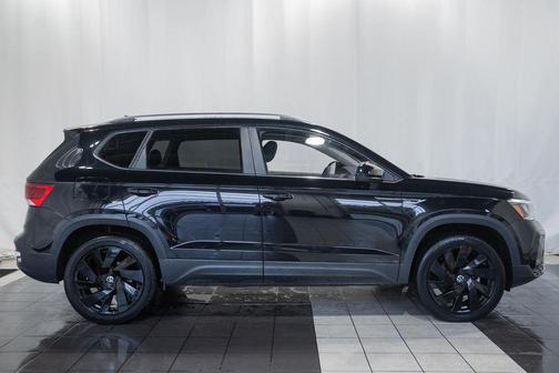 Deep Black 2023 Volkswagen Taos 1.5T SE