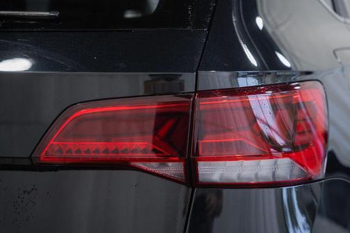 Deep Black 2023 Volkswagen Taos 1.5T SE