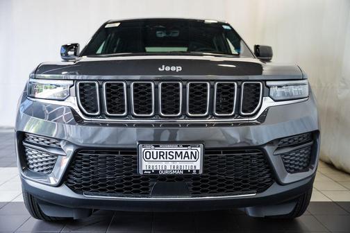 Baltic Gray Metallic Clearcoat 2026 Jeep Grand Cherokee Altitude