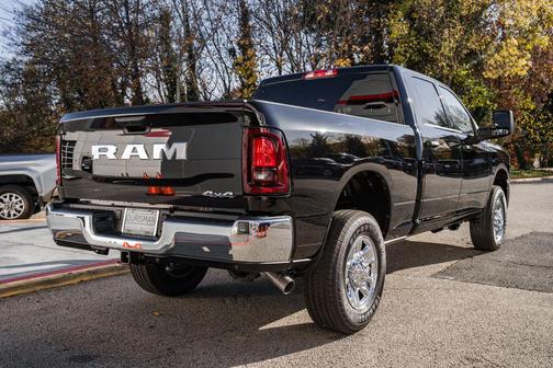 2026 RAM 2500 Tradesman Crew Cab 4x4 6'4' Box